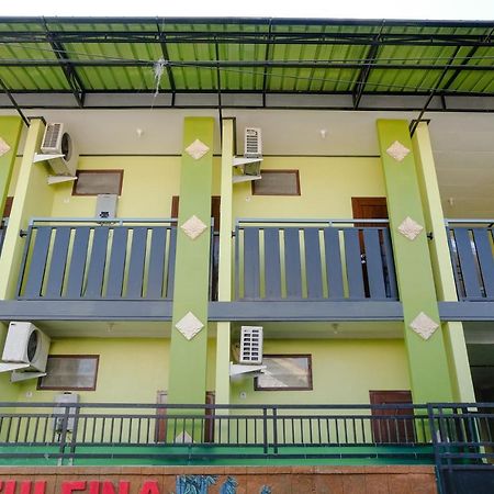 Zulfina Homestay Syariah Mitra Reddoorz Баньюванги Экстерьер фото