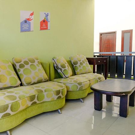 Zulfina Homestay Syariah Mitra Reddoorz Баньюванги Экстерьер фото