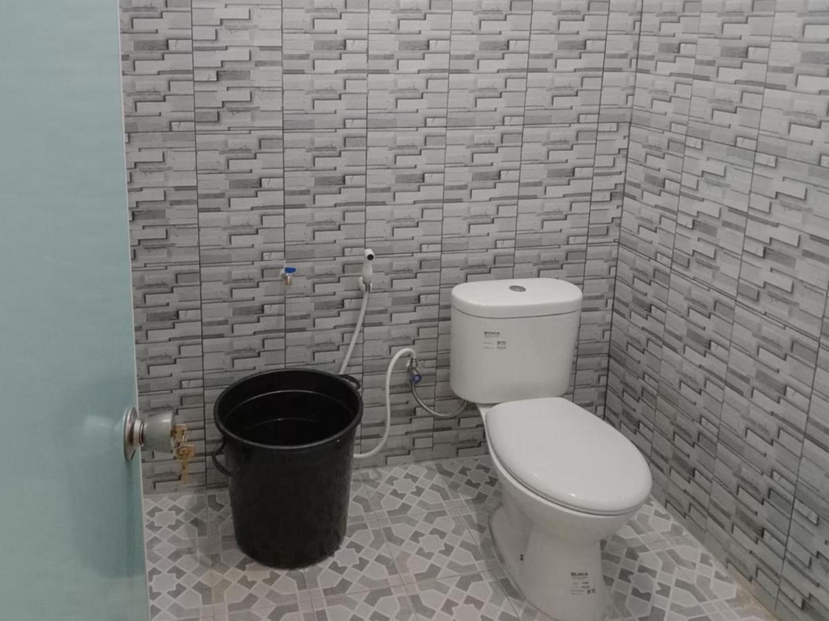 Zulfina Homestay Syariah Mitra Reddoorz Баньюванги Экстерьер фото